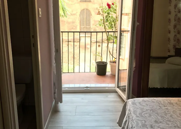 Au Picardy Отель